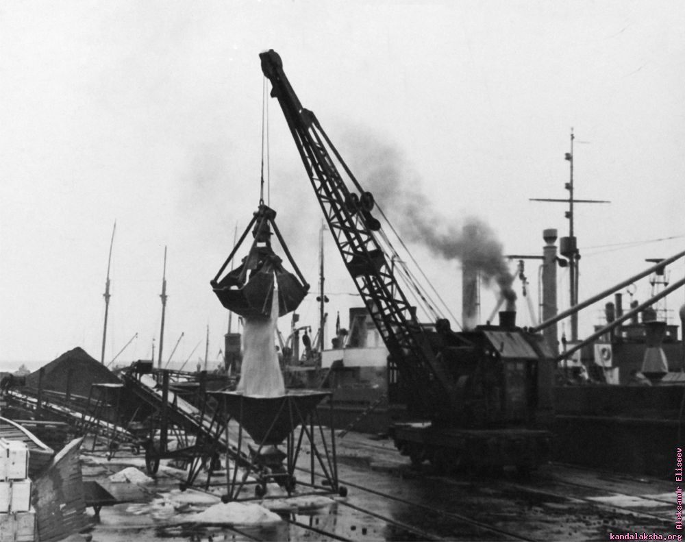 1930е - Кандалакшский морской порт.

В тридцатые годы в порту появились новые причалы: соляной